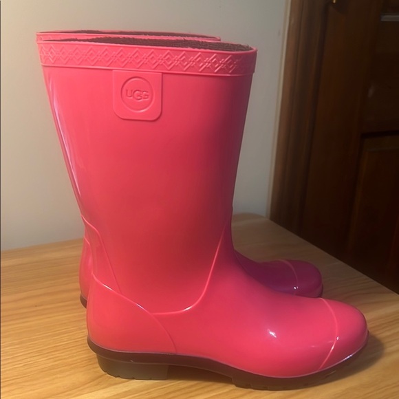 Uggs Vibrant Pink Rain boots - Picture 2 of 5